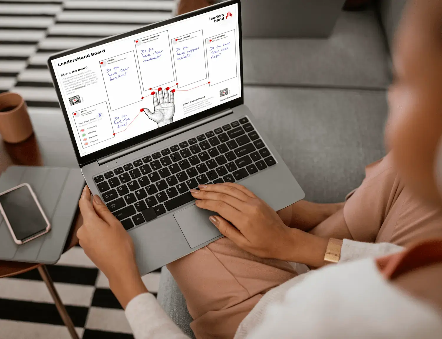 young-person-working-from-home_bearb